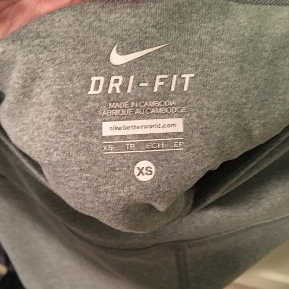 Nike cropped leggings - Picture 2 of 3